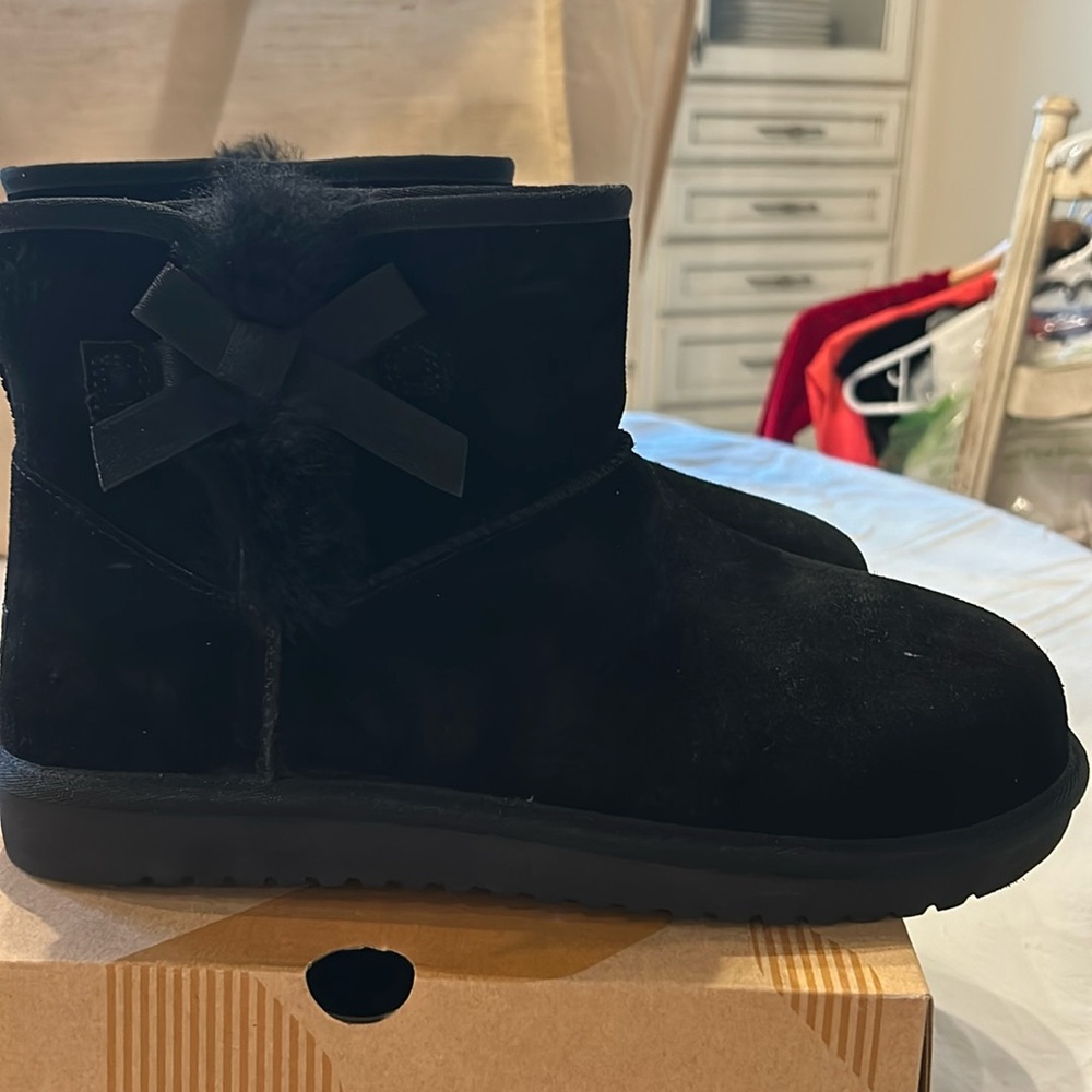 Koolabura by Ugg black bow boots 10